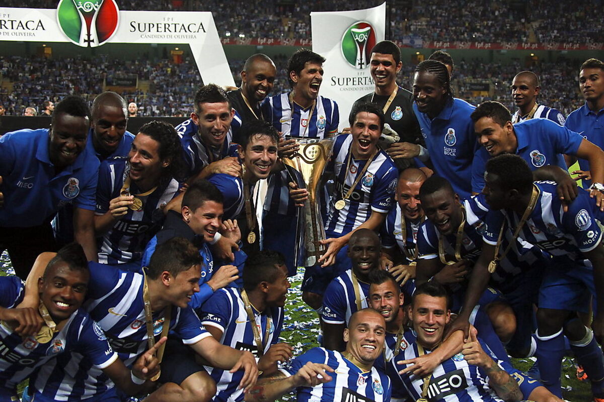 Gegründet: 28. September 1893 Klubfarben: Blau-Weiß  Trainer: Paulo Fonseca (POR/seit Juni 2013) Website: www.fcporto.pt