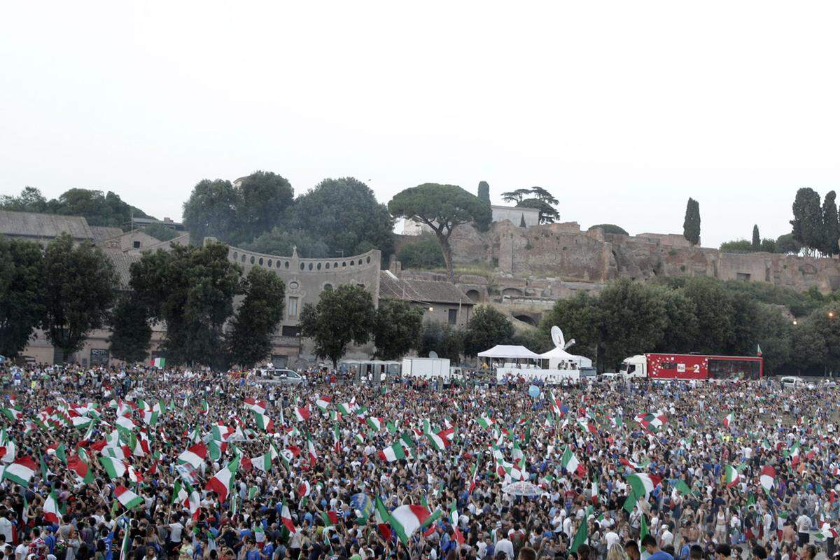 Im Circus Maximus in Rom versammelten sich 100.000 Tifosi trotz brütender Hitze, um sich das Finale anzusehen.