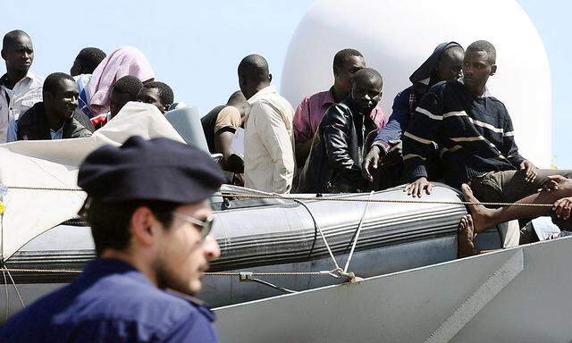 Immer mehr Migranten strömen nach Europa und landen - so wie hier - in Italien.
