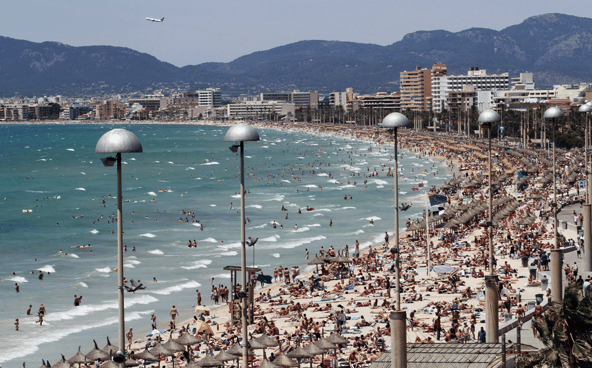 Spanien steht als Destination von Pauschalreisen an der Spitze. An der Spitze der Spitze stehen die Inseln Mallorca, Teneriffa und Gran Canaria.