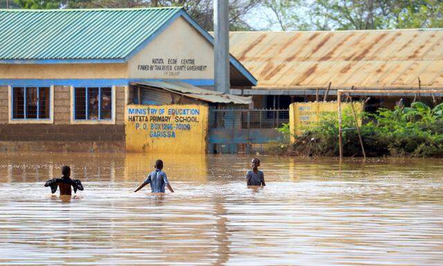 In der somalischen Regionalhauptstadt Beledweyne, im Zentrum des Landes, hätten aufgrund von Fluten etwa 90 Prozent der Einwohner ihre Häuser verloren.