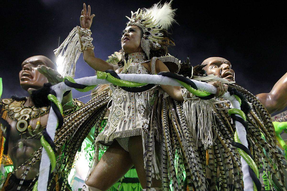 Die Rhytmen der Gruppen und die Tanzeinlagen sorgten für eine ausgelassene Stimmung - wie jedes Jahr in Rio de Janeiro.