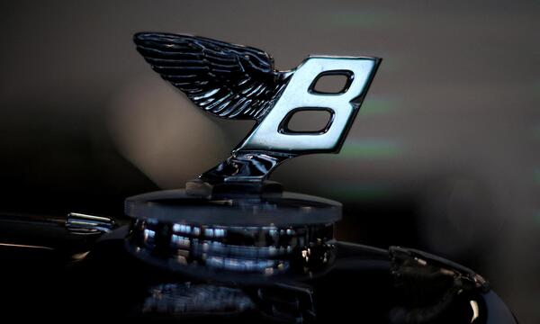 Der britische Luxusautohersteller Bentley für das Jahr 2023 einen Rückgang seiner Fahrzeugverkäufe um elf Prozent gemeldet. 