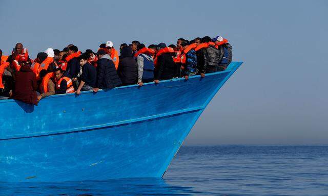 Ein Archivbild eines Rettungsbootes für Flüchtlinge der Ortanisation "Moas", die den Verhaltenskodex unterschrieben hat.