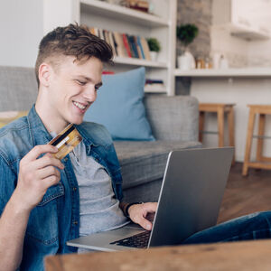 Verantwortungsvolle Finanzentscheidungen zu treffen ist eines der Ziele der Finanzbildung Jugendlicher.