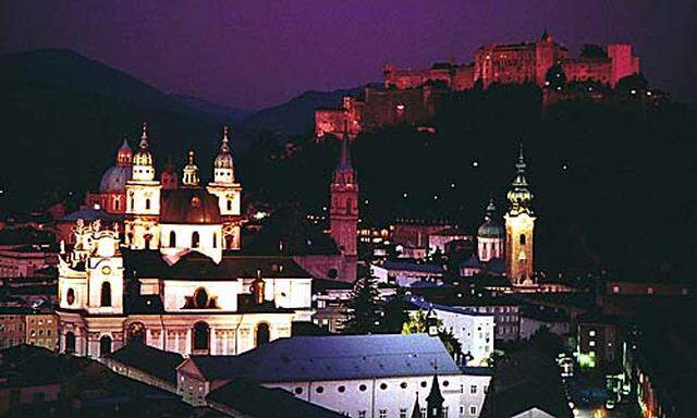 Symbolbild: Salzburg bei Nacht