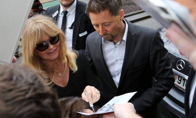 Goldie Hawn vor dem Grand Hotel