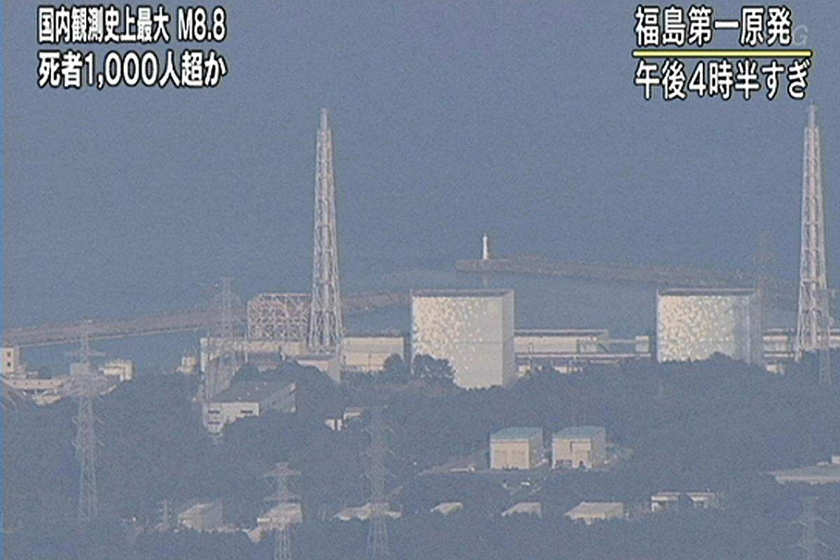 Der Evakuierungsradius um das AKW wurde von zehn auf 20 Kilometer ausgeweitet. Zuerst hat es geheißen, im Reaktor 1 sei eine Kernschmelze im Gange.Im Bild: Fukushima nach der Explosion.