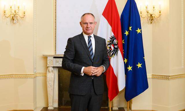 Innenminister Gerhard Karner (ÖVP) kritisiert die Chefs von SPÖ und FPÖ hart. 