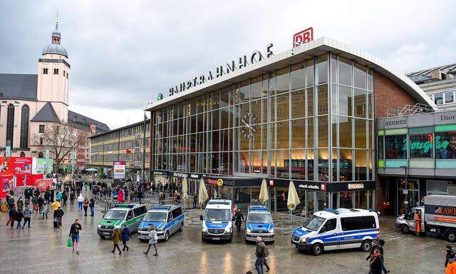 Die Polizei in Köln ist während des Karnevals in Alarmbereitschaft.