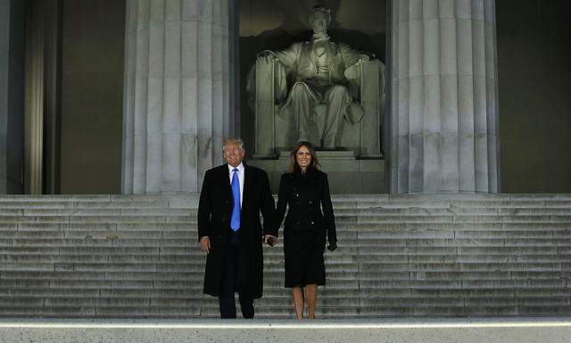 Trump und Melania vor dem Lincoln-Memorial.