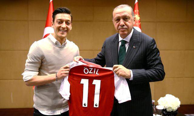 Mesut Özil mit dem türkischen Staatspräsidenten, Recep Tayyip Erdoğan.