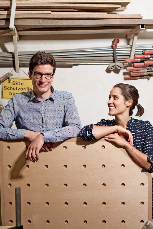 Formsache. Die &bdquo;Passionswege&ldquo; f&uuml;hren das Designduo Mathak + Mahlknecht in die Polsterei Stani.