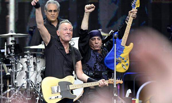 Kollektive Erinnerungen: Bruce Springsteen (links), Steven Van Zandt und Schlagzeuger Max Weinberg (hinten) im Ernst Happel-Stadion in Wien.