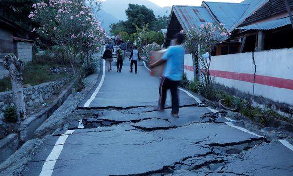 Eine riesige Flutwelle stürzte am Abend des 28. September die indonesische Insel Sulawesi nach einem Erdbeben ins Chaos. Besonders betroffen: die Küstenstadt Palu mit etwa 350.000 Einwohnern.