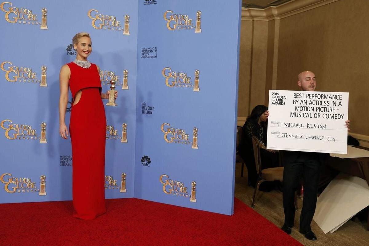  Jennifer Lawrence holte sich zum dritten Mal in ihrer Karriere einen Golden Globe: Die 25-Jährige gewann für ihre Rolle in der Komödie "Joy - Alles außer gewöhnlich" als beste Hauptdarstellerin.