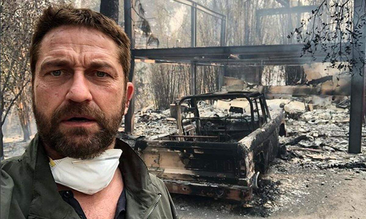 Schauspieler Gerard Butler konnte zur Begutachtung der Schäden bereits einen Blick auf die Ruine seines Hauses werfen. Zu dem Bild schrieb er: "Eine herzzerreißende Zeit in ganz Kalifornien. Inspiriert wie immer durch den Mut, den Geist und das Opfer der Feuerwehrleute."