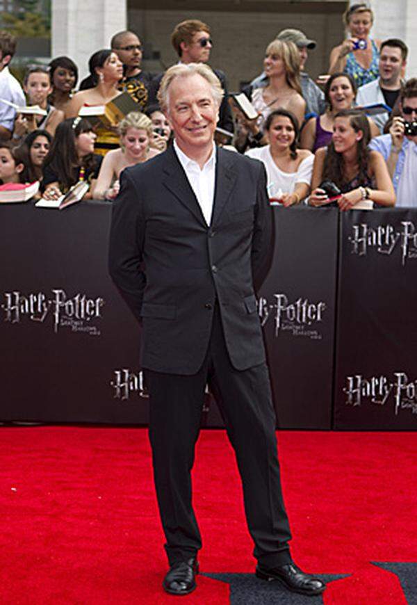 ... "Harry Potter": Als fieser Lehrer Severus Snape machte Alan Rickman seine Sache so gut, dass sich Legionen von Schulkindern vor ihm fürchten. Als echter Lehrer wäre er wohl schon in Pension: 2001 war er immerhin schon 55.