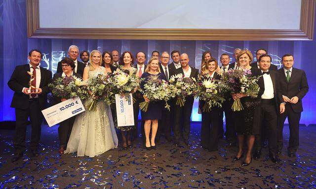 Das Siegerfoto mit allen Österreicherinnen und Österreichern des Jahres, den Partnern der einzelnen Kategorien und der „Presse“-Spitze bildet jedes Jahr den Schlusspunkt der Verleihung.