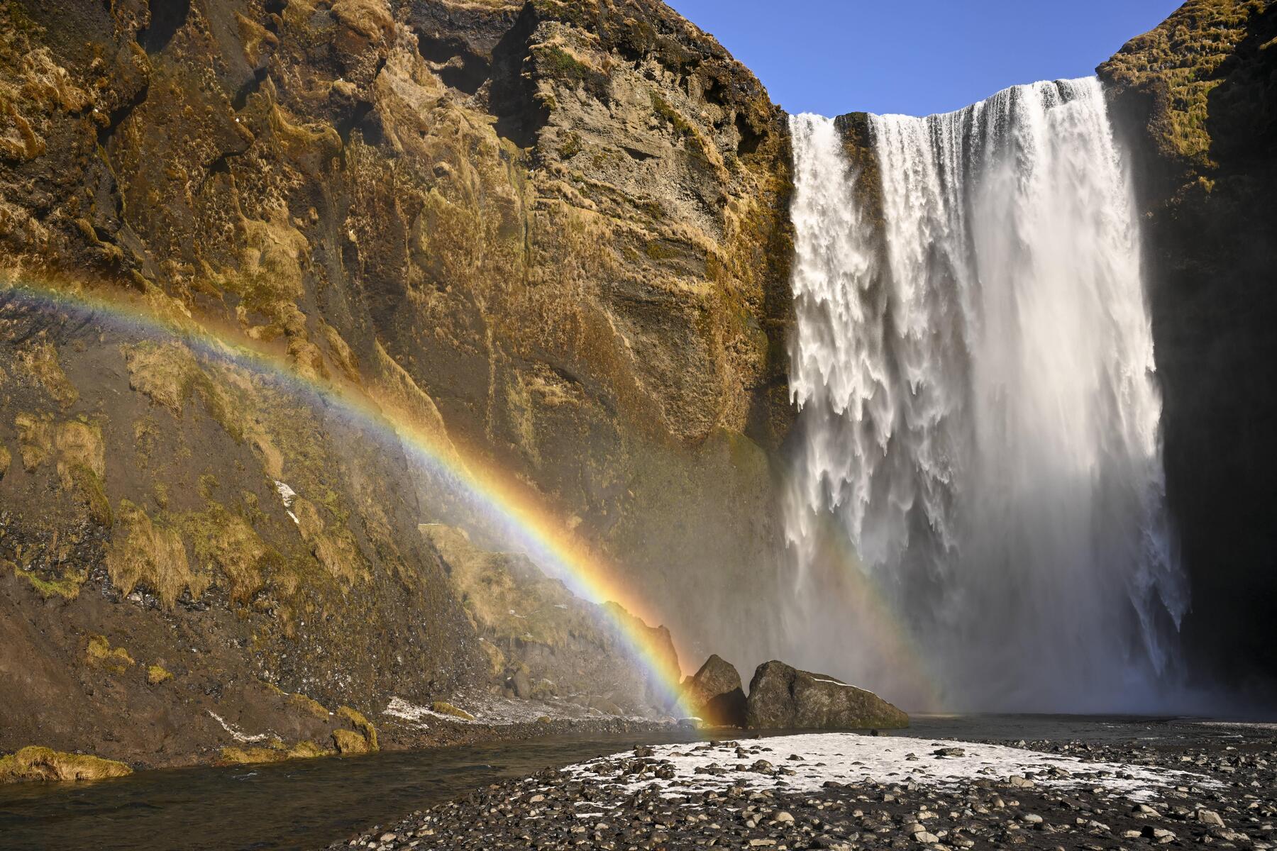 Im Tandem nach Europa: Sollen 
Island und Montenegro zur EU?