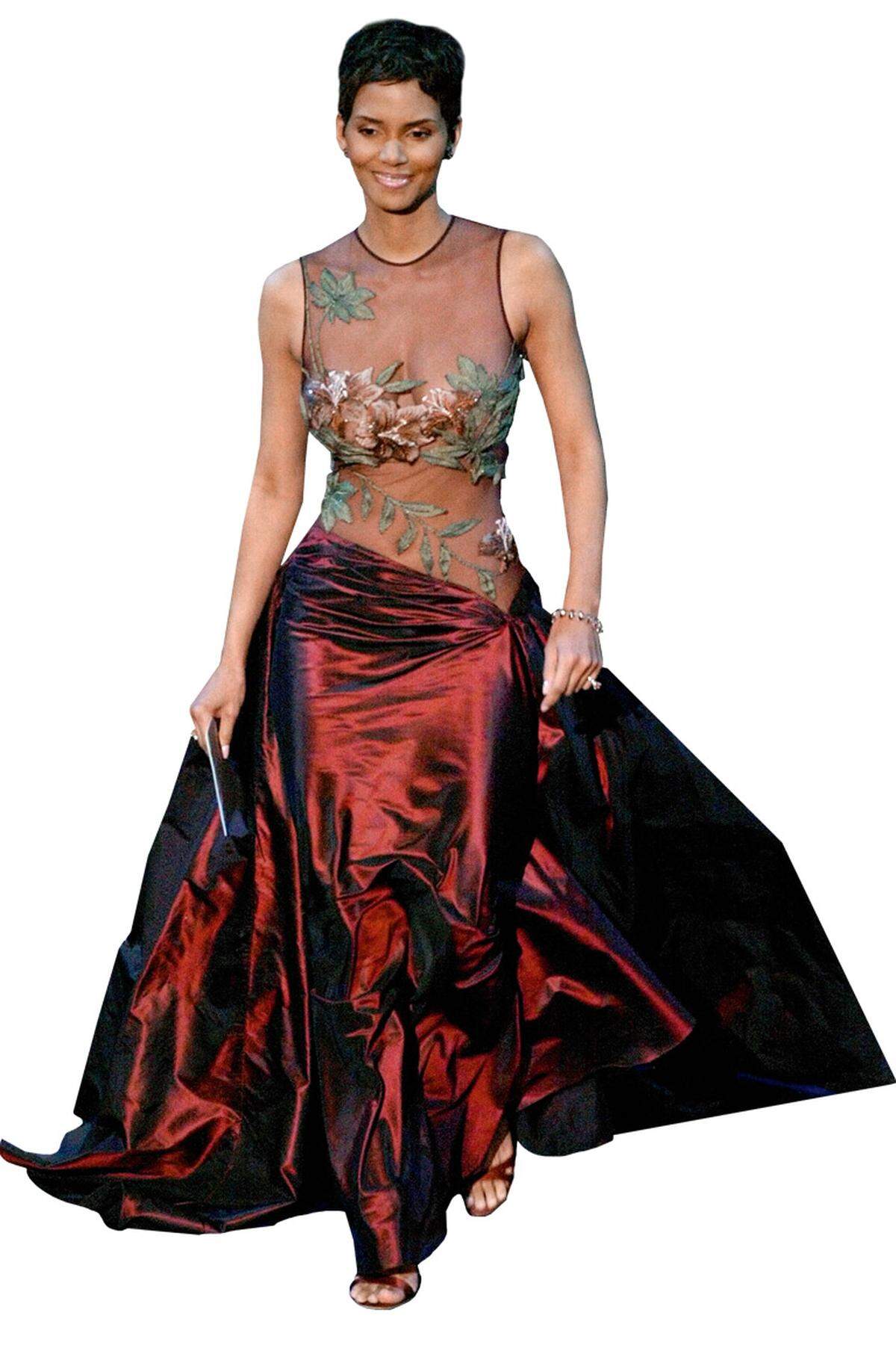 Beste Hauptdarstellerin 2002, in einem Kleid von Elie Saab