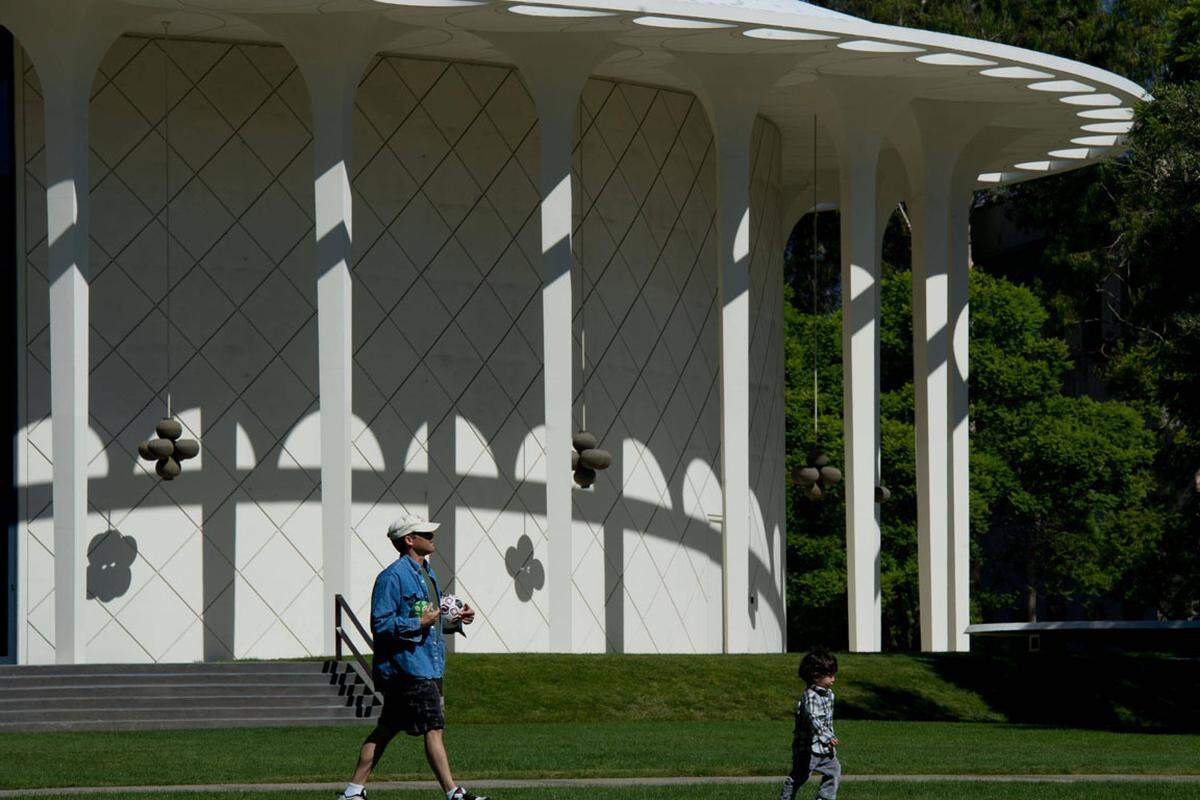 Keine großen Änderungen gab es trotzdem auf den vordersten Plätzen: Auf Platz eins landete wie im Vorjahr das California Institute of Technology (Caltech) in Pasadena. Die spezialisierte Uni ist äußerst klein: Nur 2243 Studenten lernen und forschen aktuell hier.             