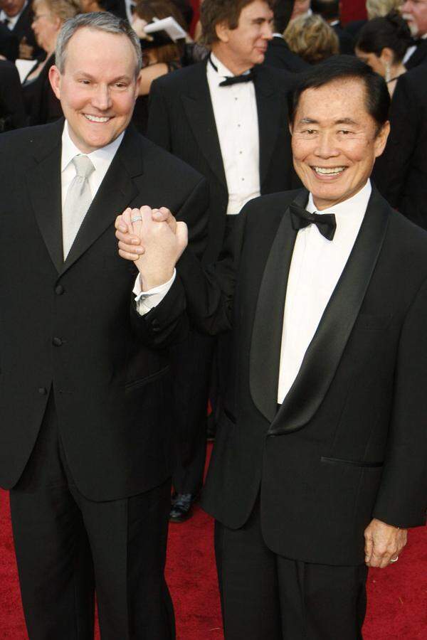 Der aus "Star Trek" bekannte Kult-Mime George Takei (rechts) - alias Hikaru Sulu - hat 2008 mit seinem langjährigen Partner Brad Altman die Ringe getauscht.