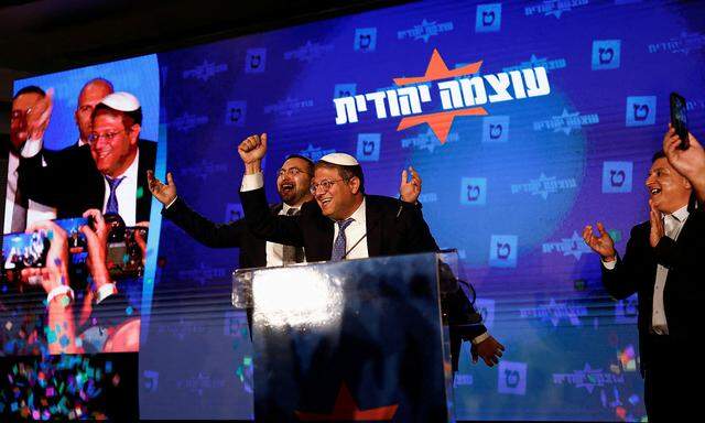 Itamar Ben-Gvir und seine Anhänger feiern ihren Erfolg bei den Wahlen.