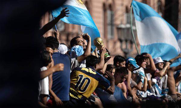 Argentiniens Freude ist grenzenlos. Der Präsident kann davon politisch nicht profitieren.