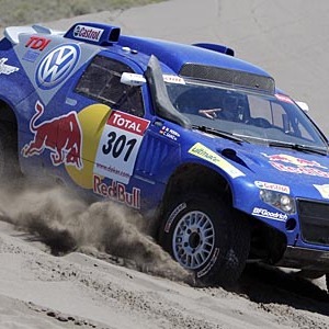 Carlos Sainz liefert sich mit de Villiers einen Sekundenkrimi