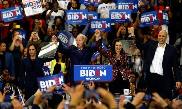 V. l.: Harris, Biden, Whitmer und Booker bei einem Wahlkampftermin 2020.