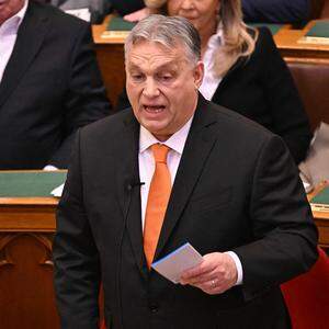 Ungarns Premierminister Viktor Orban. Das ungarische Parlament hat mit der Zwei-Drittel-Mehrheit der rechtsnationalen Regierungspartei Fidesz der Ratifizierung der Nato-Mitgliedschaft Schwedens zugestimmt. 