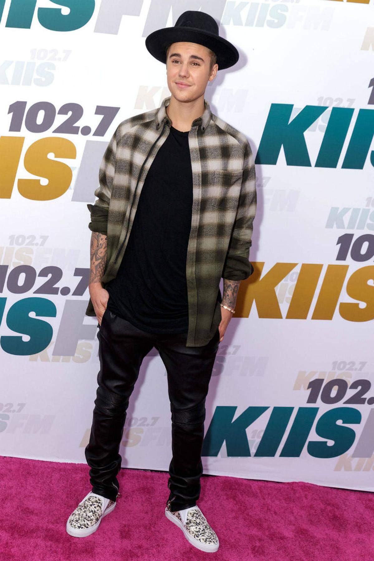 Justin Bieber hat zwar ein Riesenego, größentechnisch ist er mit seinen 1,68 Meter jedoch vergleichsweise klein geraten.