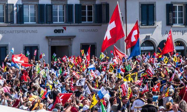 Auch in der Schweiz wird gegen Maßnahmen zur Pandemiebekämpfung protestiert