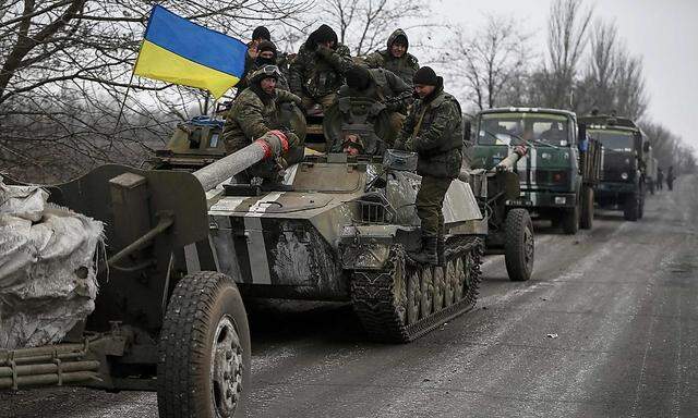 Ukrainisches Militär beim Abzug aus dem Donbass.
