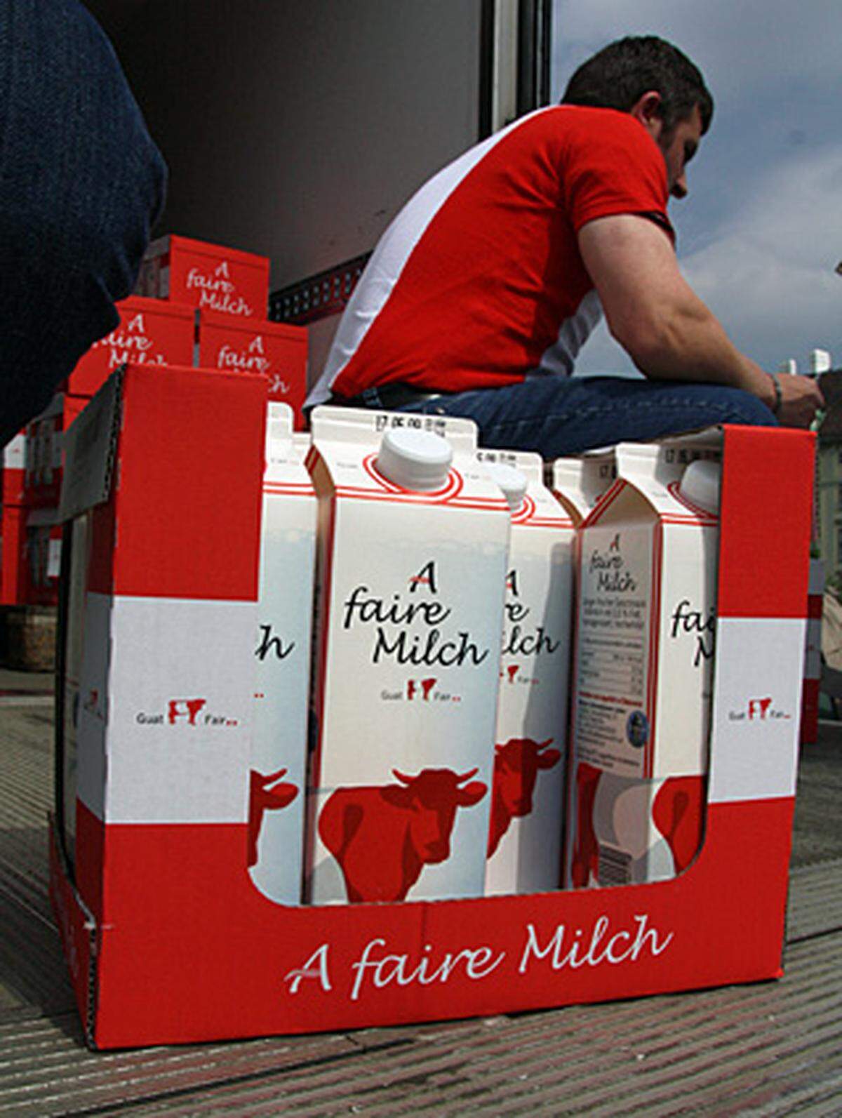 Helfen würde dabei auch die neue Milchwerbung der Agrarmarkt Austria (AMA), die die IG Milch, eine Vereinigung von etwa 4.000 Milchbauern, auch begrüße.