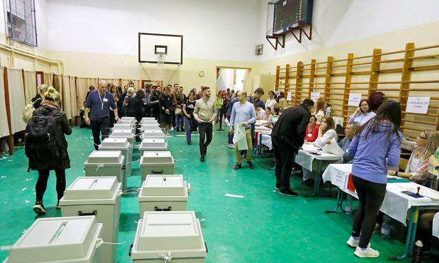 Ein Wahllokal in Ungarn.