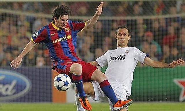 Lionel Messi und Ricardo Carvalho: Ein ungleiches Paar. 