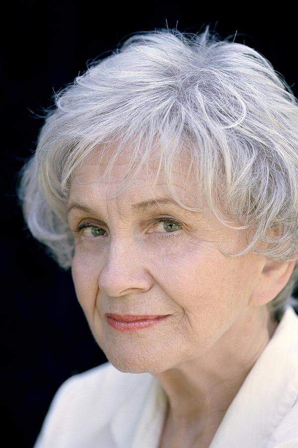 Alice Munro erhält in diesem Jahr die Auszeichnung und folgt damit auf Mo Yan. Die 82-jährige Kanadierin war im Vorfeld bei den Wettbüros als Ko-Favoritin gehandelt worden. Ladbrokes führte die Booker-Preisträgerin, die für ihre Kurzgeschichten berühmt ist, auf Platz zwei (4:1). Als Favorit für den diesjährigen Literatur-Nobelpreis galt: