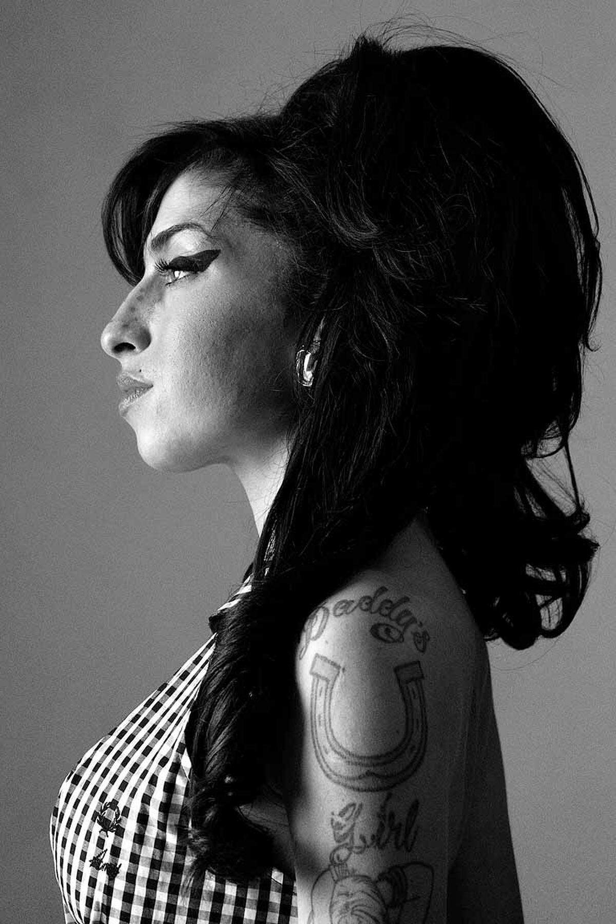 Bryan Adams ist Mit-Herausgeber des Zoo Magazine, einer Zeitschrift für Fotografie, die er 2004 in Berlin gründete. Amy Winehouse, London 2010