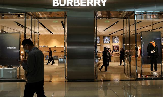 Eine Burberry-Filiale in Peking. Der britische Luxusmodekonzern leidet vor allem unter einer schwachen Nachfrage in China.