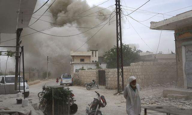 Ein Bild aus der Marktstadt Kfar Ruma in der Region Idlib, die ebenfalls Ziel russisch-syrischer Luftangriffe ist.