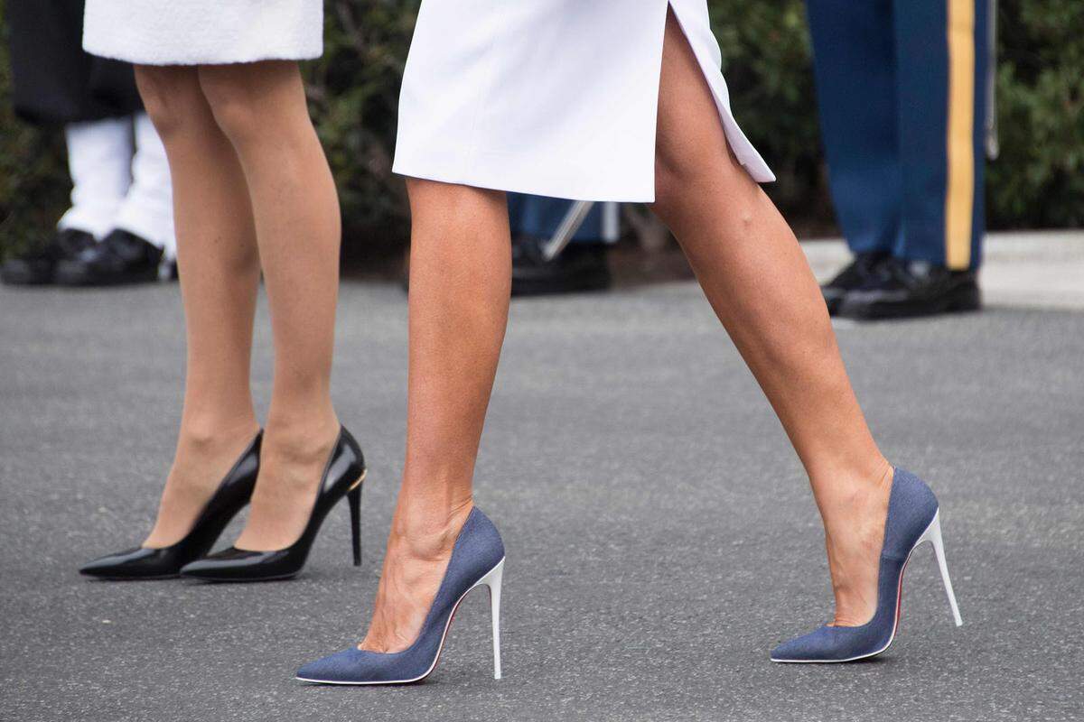 In Sachen Schuhe stehen sich die beiden First Ladys nichts nach. Beide setzen auf schwindelerregend hohe High-Heels.