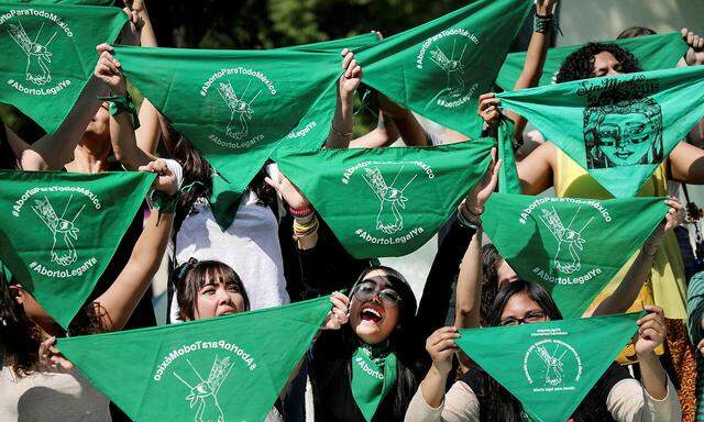 Das grüne Tuch wurde zum Symbol der Frauen, die sich für die Möglichkeit auf Abtreibung in Mexiko einsetzen.