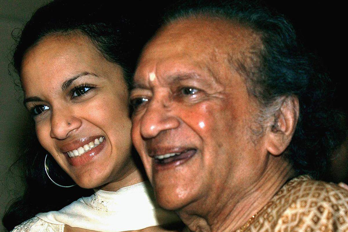 Auch posthum könnte Shankar noch zu Ehren kommen. Er ist mit seinem Album "The Living Room Sessions Part 1" für die Grammy-Awards 2013 nominiert. In der Kategorie "Bestes Weltmusik-Album" tritt er posthum unter anderem gegen Anoushka an, die mit "Traveller" ins Rennen geht.