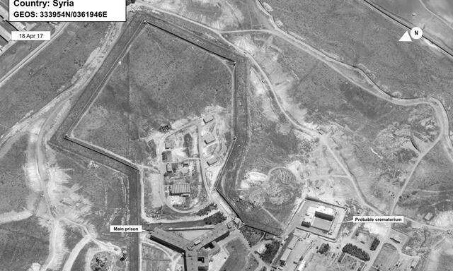 Satellitenaufnahme des Gefängnisses Sednaya. Das mutmaßliche Krematorium befindet sich rechts außerhalb des Komplexes. 