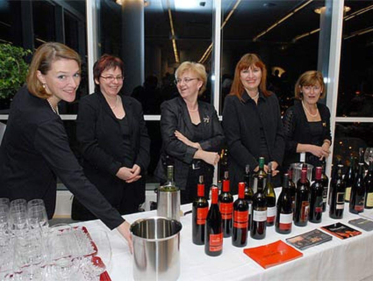 Die „Schwarzen Katzen“, eine Winzerinnen-Vereinigung aus Göttlesbrunn (Carnuntum), präsentierten ihre Weine und trugen so zur guten Stimmung bei.