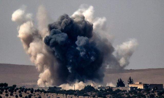 Eine Detonation nach einem Angriff der türkischen Armee im Norden Syriens.