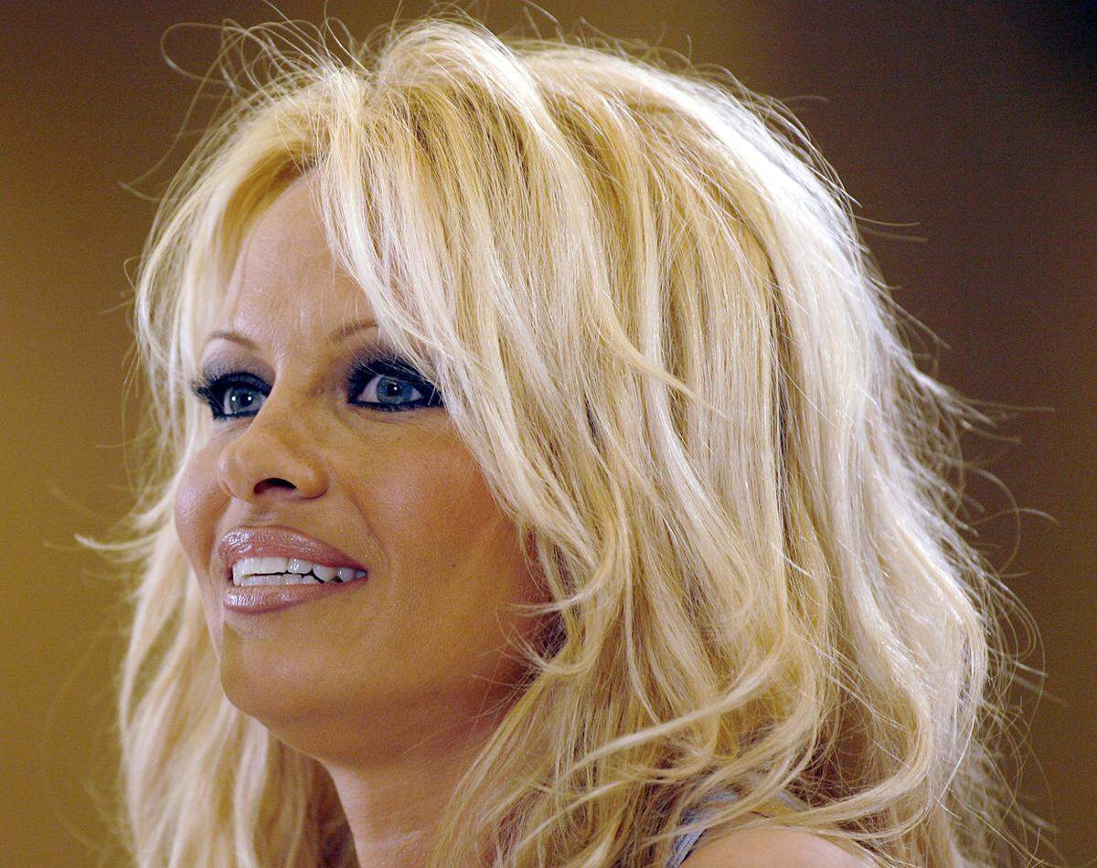 Pamela Anderson: Blond, braun und blauäugig.