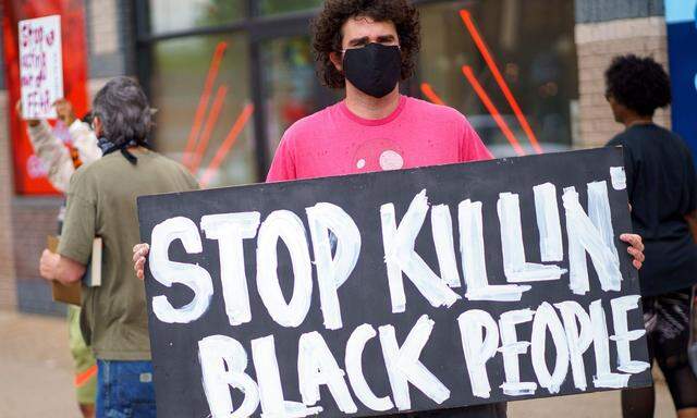 Proteste in Minneapolis nach dem Tod eines Schwarzen nach Polizeigewalt.